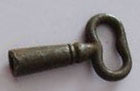  Key for winding up a clock.