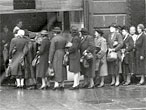 shopping queue WW2