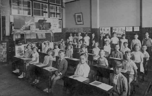 tiered / raked classroom at Silver Street School Edmonton, typical of classrooms 
in Victorian and Edwardian schools. Photo taken in 1937.