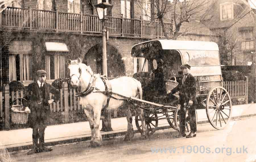 Bakers horse and wagon delivery 1929 UK