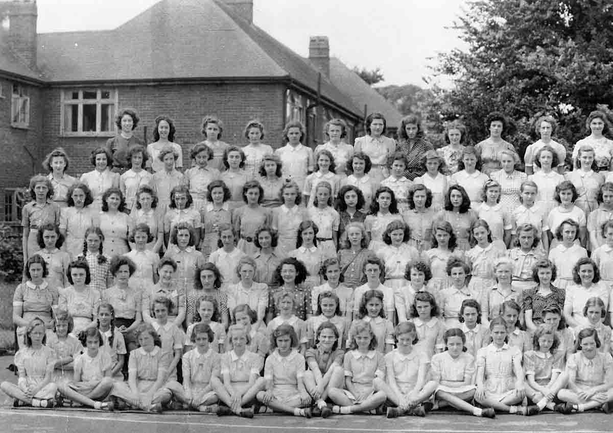 Far left section of the 1946 School photograph for Copthall County Grammar School.