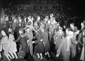 WW2 peace celebrations: street dancing