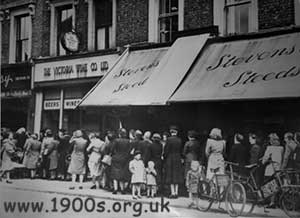 queue in the rationing of WW2