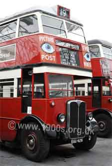 The eyes advert for Picture Post on 1940s buses