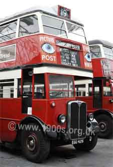 The eyes advert for Picture Post on 1940s buses