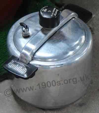early pressure cooker with a lever to keep pressure constant