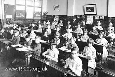 tiered / raked classroom at Silver Street School Edmonton, typical of classrooms 
in Victorian and Edwardian schools, 1936 or 1937.