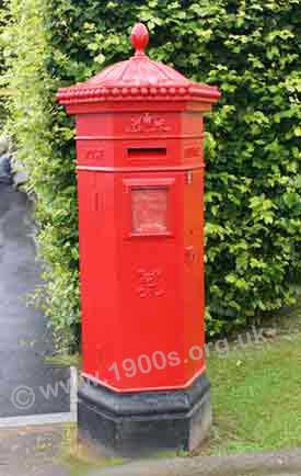 Victorian or Edwardian 
free-standing pillar box/post box